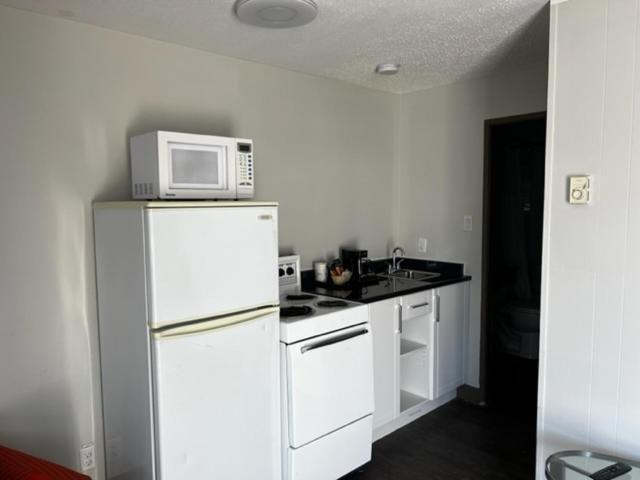 Super 8 By Wyndham Penticton Motel Eksteriør billede